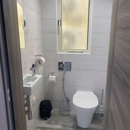 Sir William Strand * Gzira